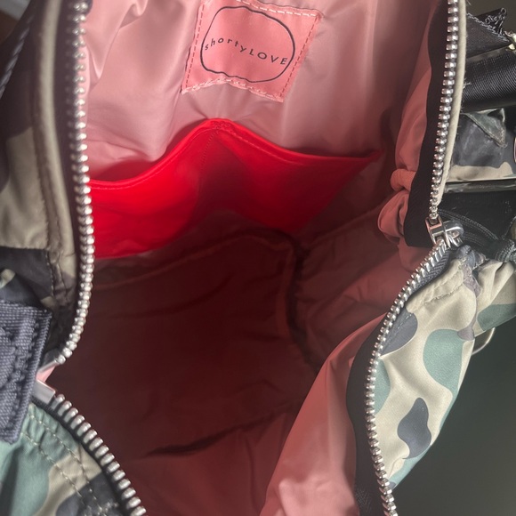 ShortyLOVE boxer - large camo backpack. Excellent condition with many pockets. - Picture 4 of 4